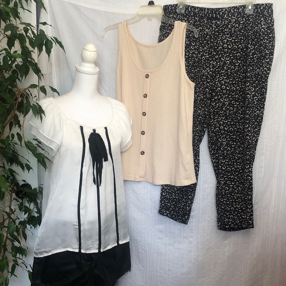 FOREVER 21 blk faux leather shorts ALYTHEA semi sheer white top LOFT Sz 10 pants